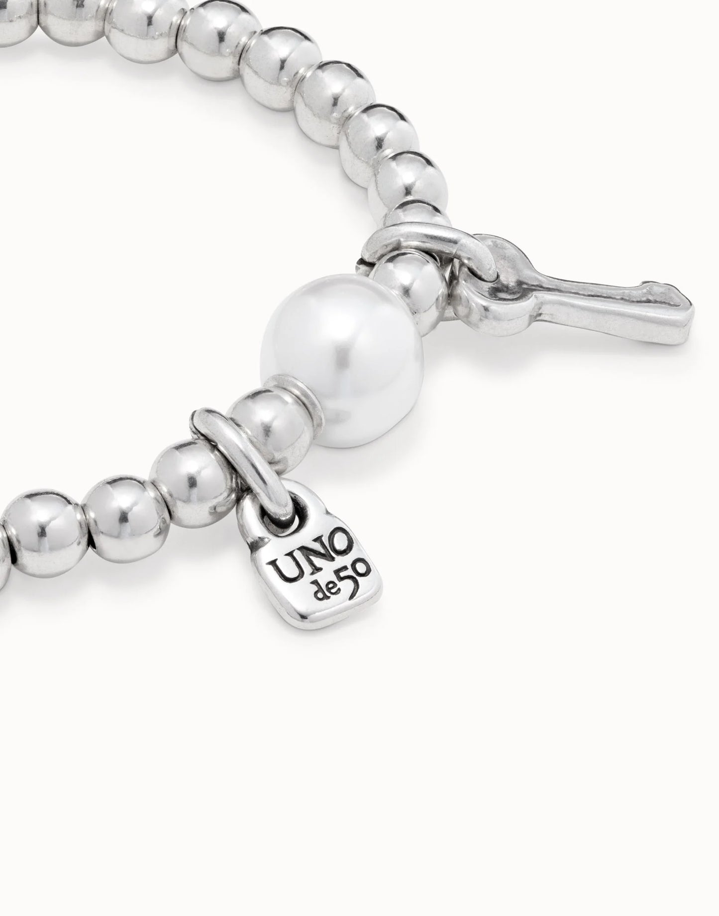 Llavestruz Beaded Stretch Bracelet with Pearl Charm