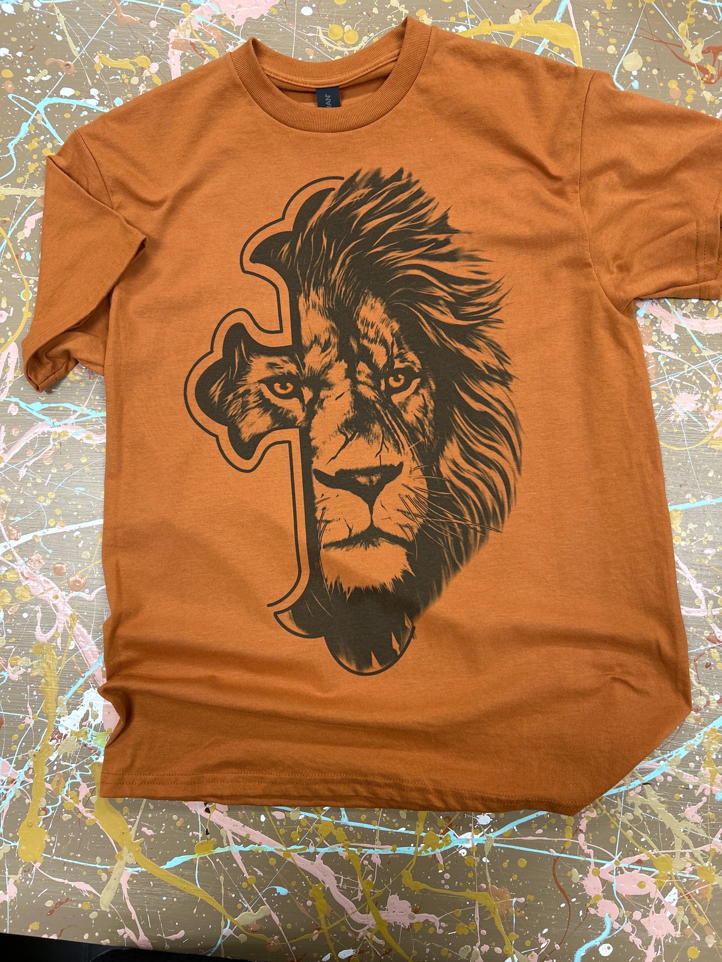 LION CROSS TSHIRT