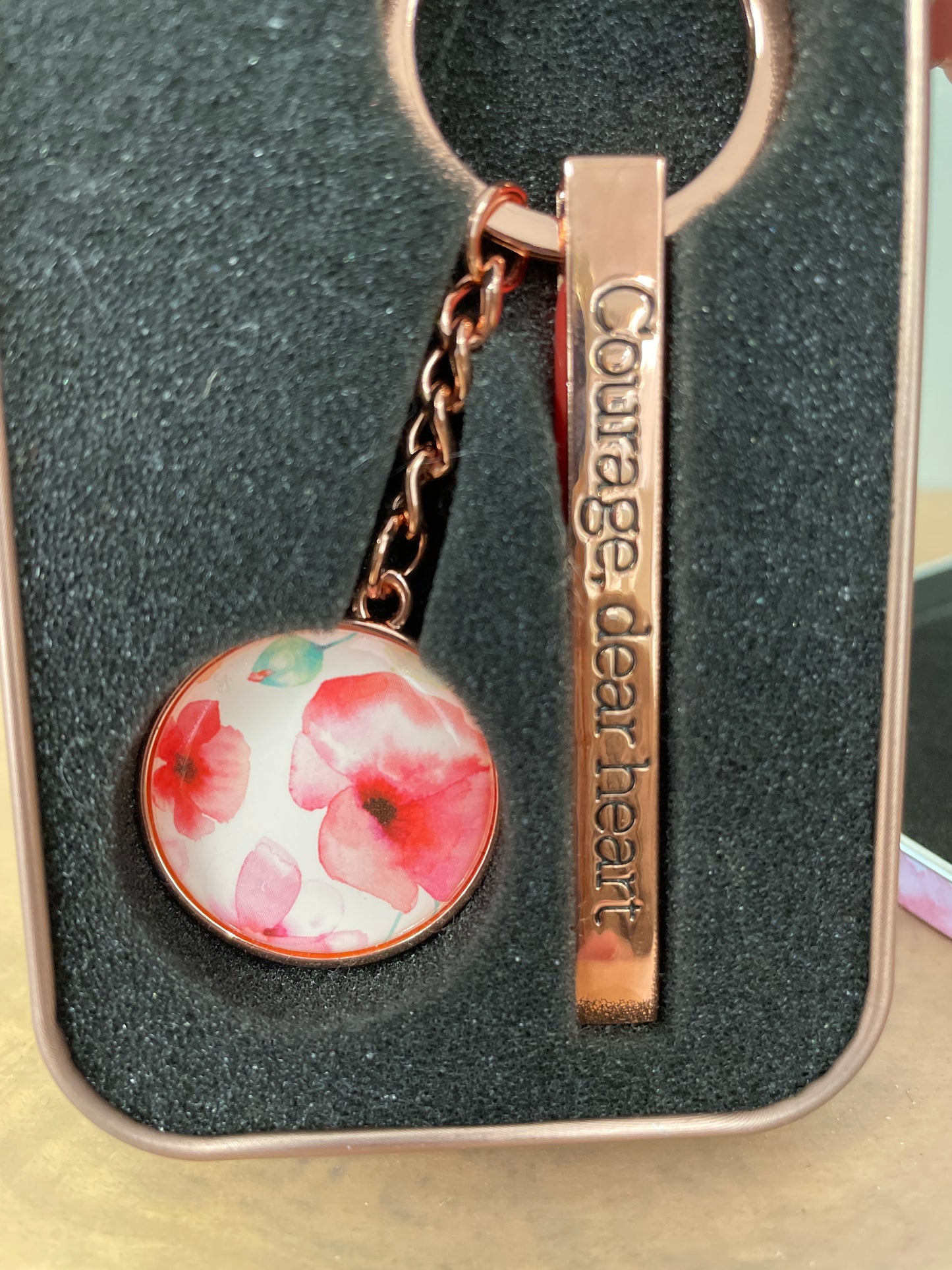 Keyring In Tin Coral Poppies Courage