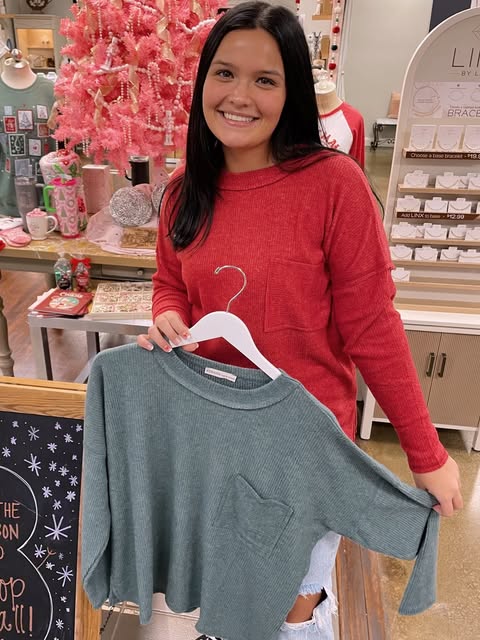 Ribbed brushed melange hacci sweater with a pocket