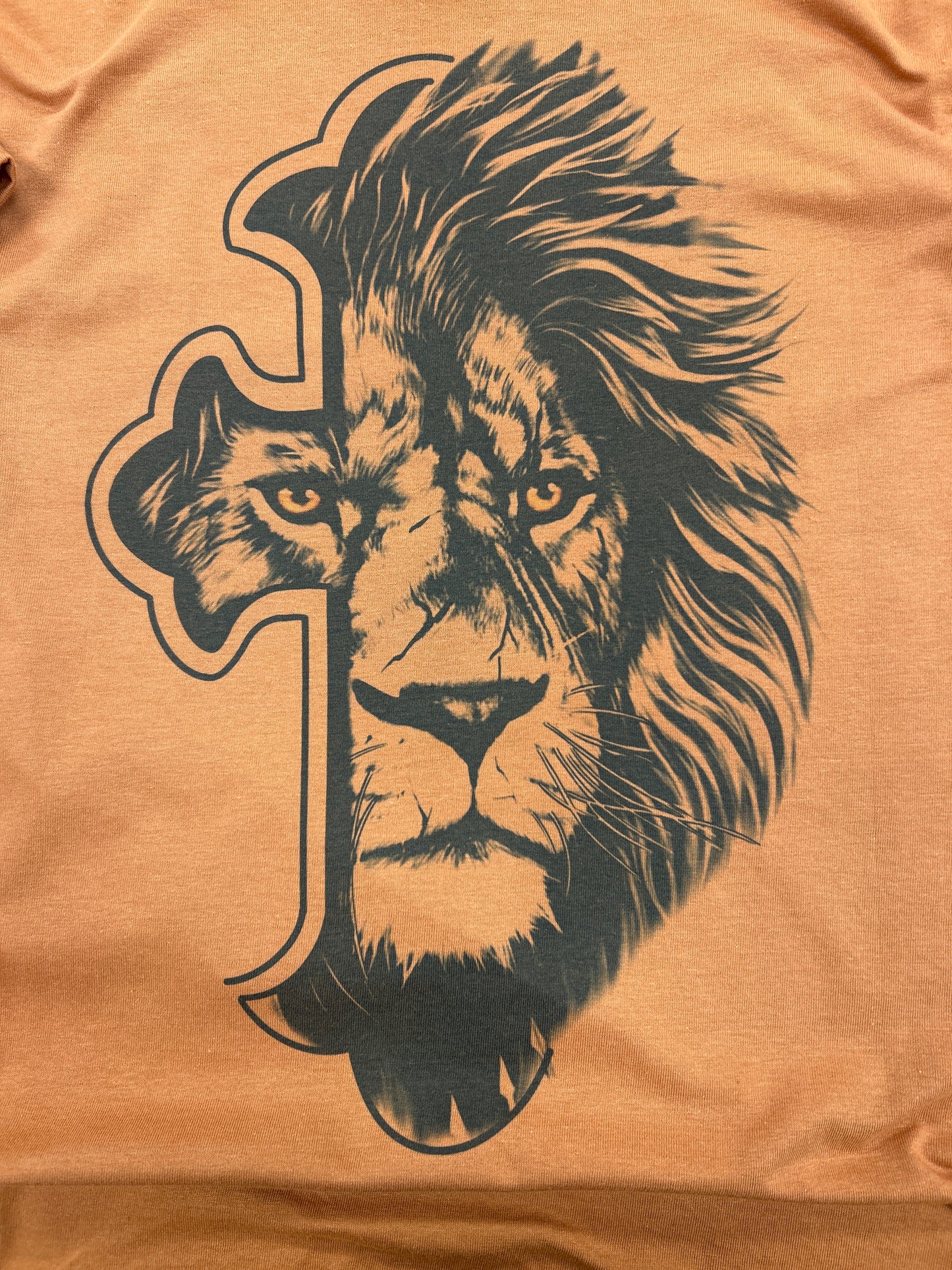 LION CROSS TSHIRT